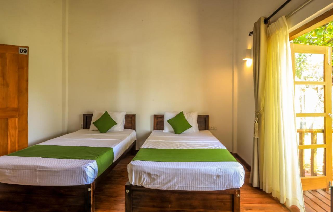 Отель Kayjay Palms Passikudah Экстерьер фото