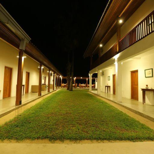 Отель Kayjay Palms Passikudah Экстерьер фото