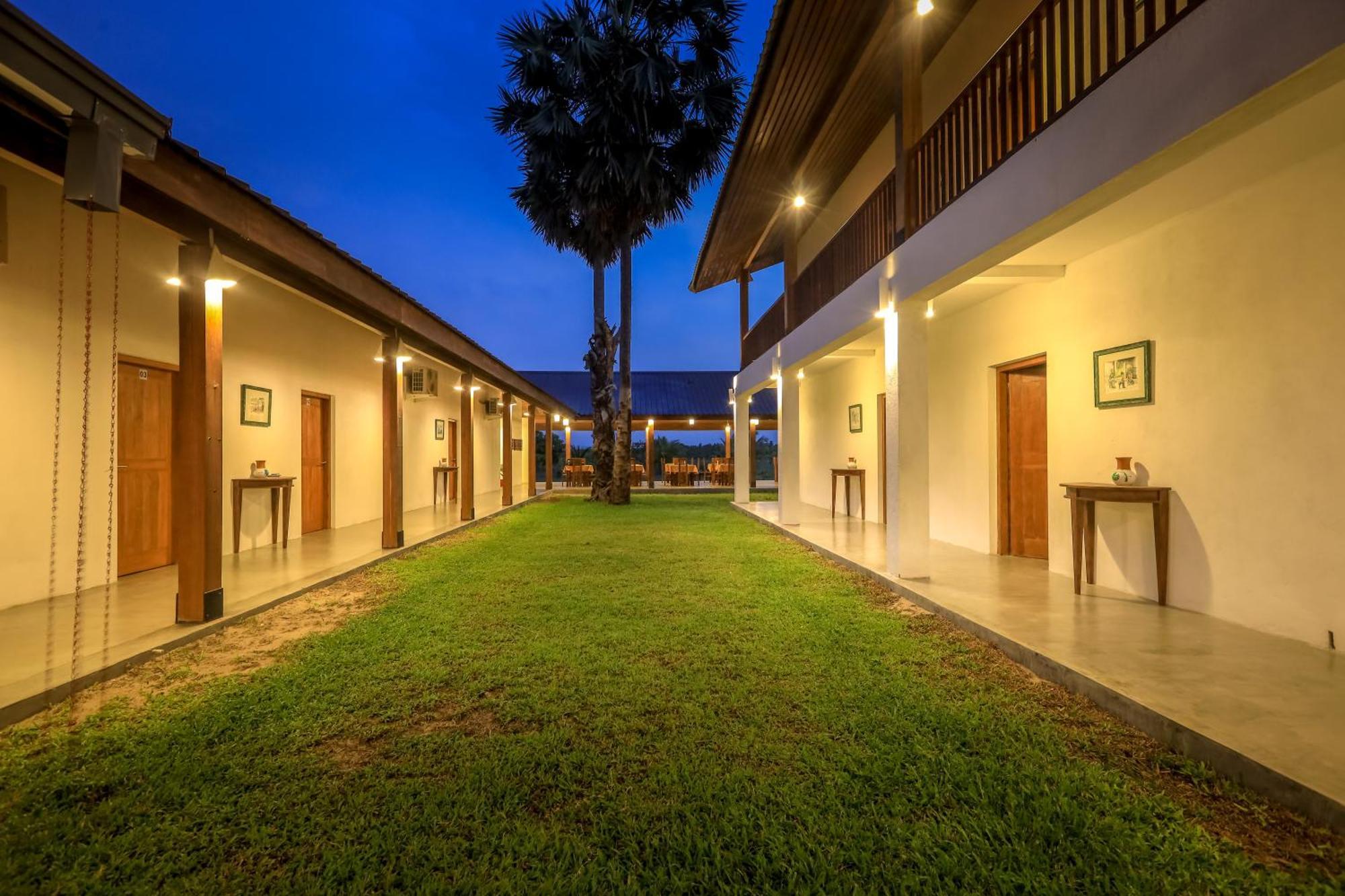 Отель Kayjay Palms Passikudah Экстерьер фото